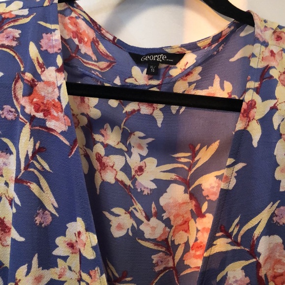 Beautiful dress. Size XL. Lavender main colour with flowers print. - Picture 4 of 10